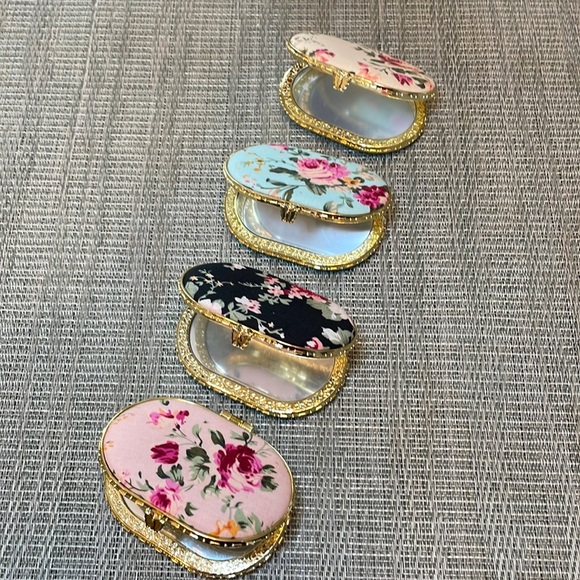 #47 Retro Floral Oval Compact Mirror - Picture 3 of 10